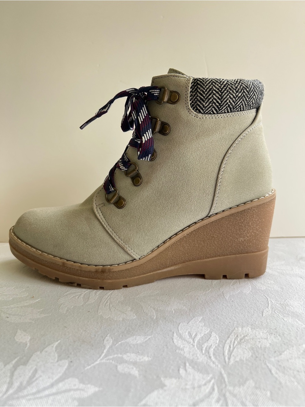 Maurices Faux Suede Lace Up Wedge Boots Size 9M